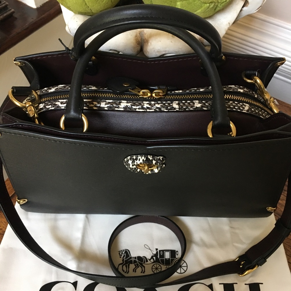 Stunning Coach Exotic Detailed Mason Color - Picture 2 of 16